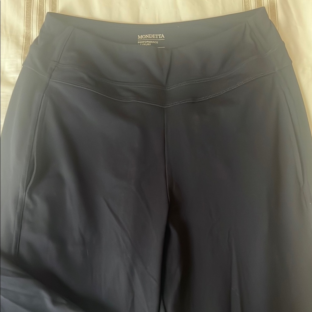Mondetta Black Joggers Sleek Versatile Design
